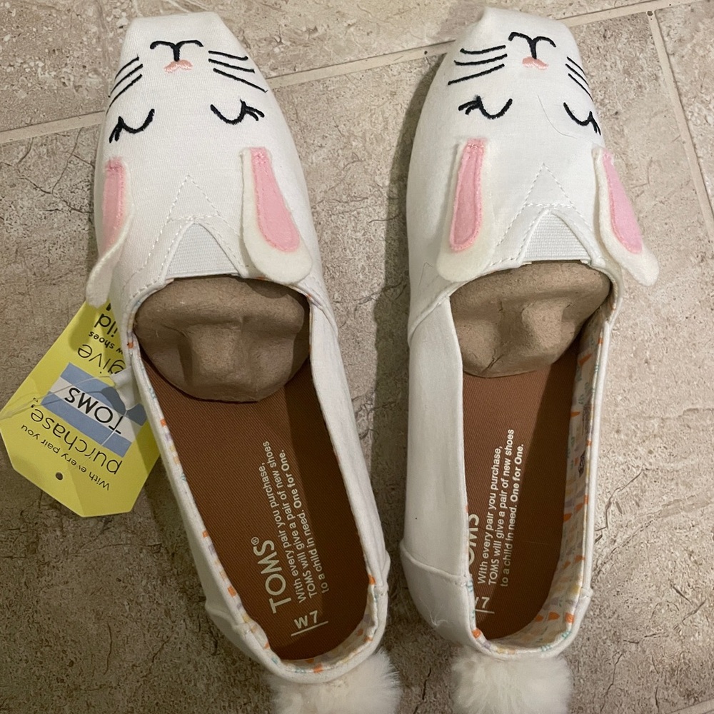 NWT Toms bunny flats size 7